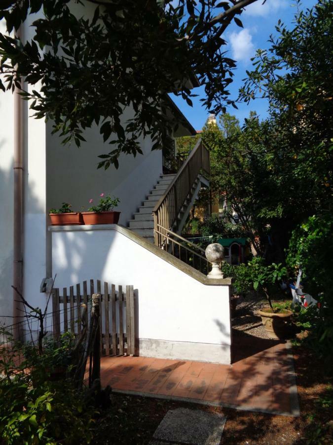 La Casa Di Nina Apartment Quercianella Exterior foto