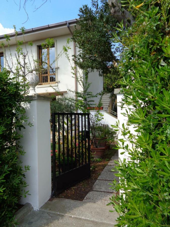 La Casa Di Nina Apartment Quercianella Exterior foto